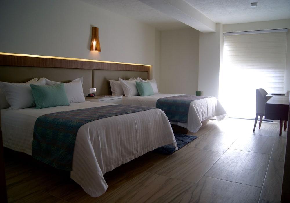 Hotel Velvet Plaza Γκουανταλαχάρα Εξωτερικό φωτογραφία