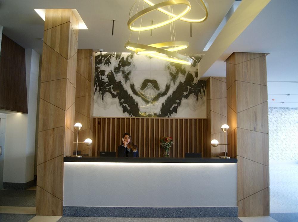 Hotel Velvet Plaza Γκουανταλαχάρα Εξωτερικό φωτογραφία