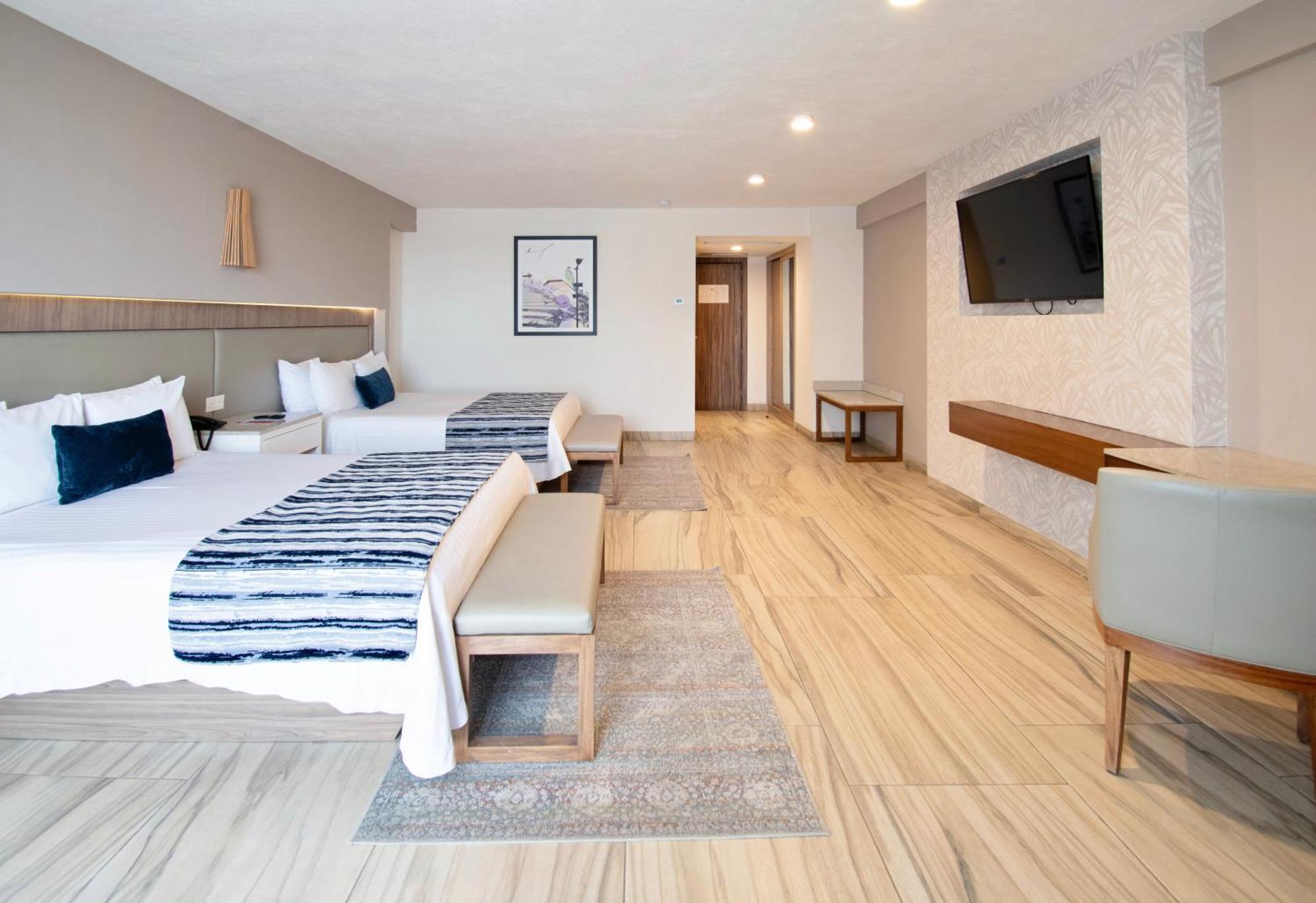 Hotel Velvet Plaza Γκουανταλαχάρα Εξωτερικό φωτογραφία