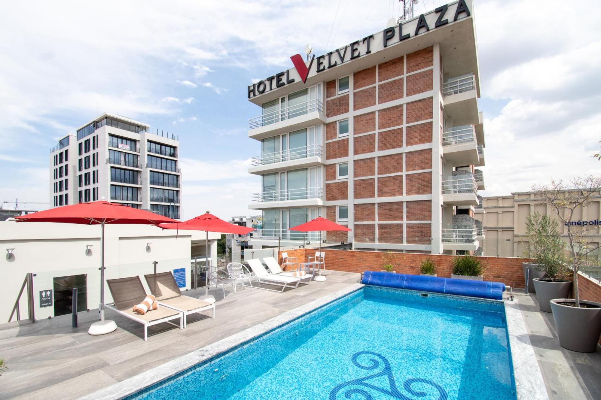 Hotel Velvet Plaza Γκουανταλαχάρα Εξωτερικό φωτογραφία