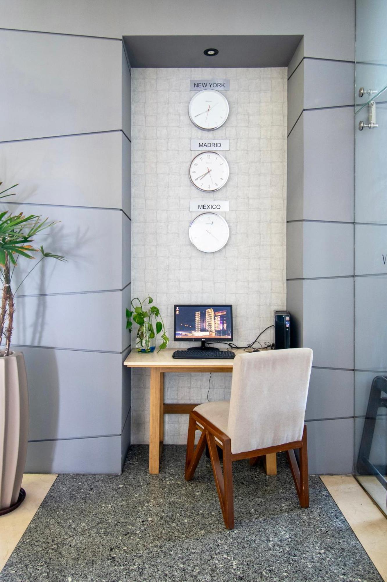 Hotel Velvet Plaza Γκουανταλαχάρα Εξωτερικό φωτογραφία