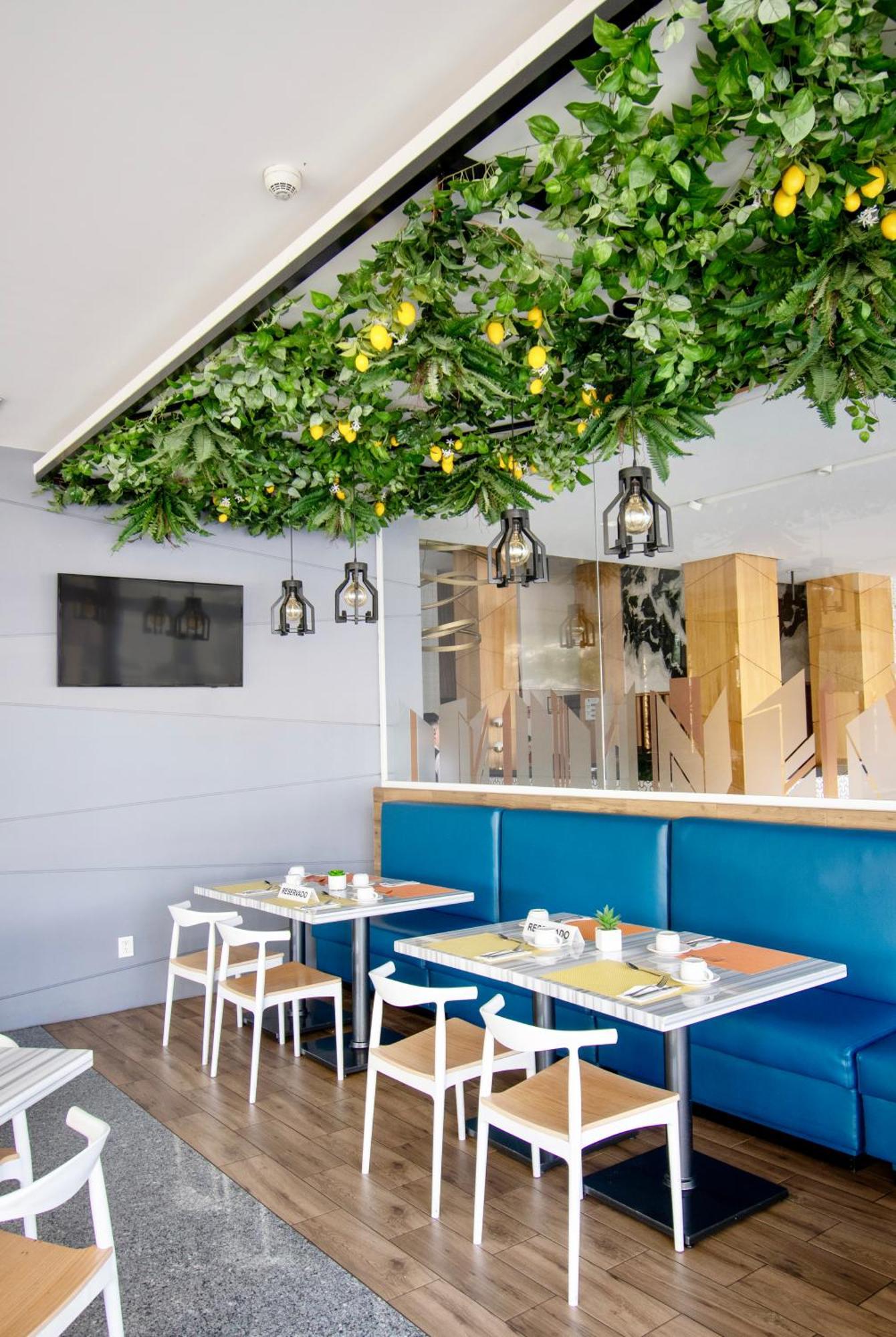Hotel Velvet Plaza Γκουανταλαχάρα Εξωτερικό φωτογραφία