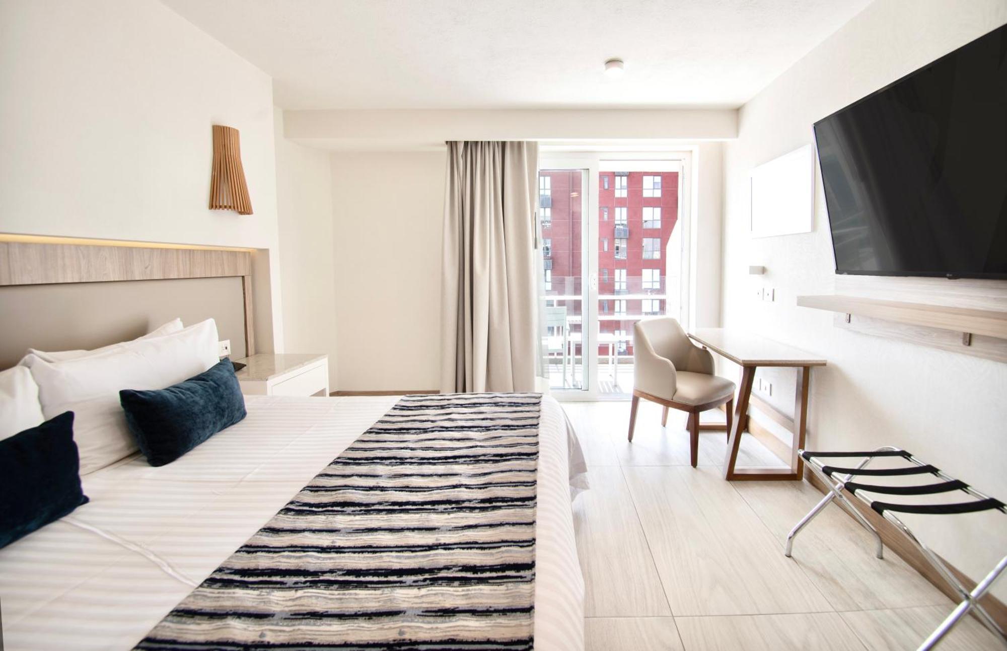 Hotel Velvet Plaza Γκουανταλαχάρα Εξωτερικό φωτογραφία