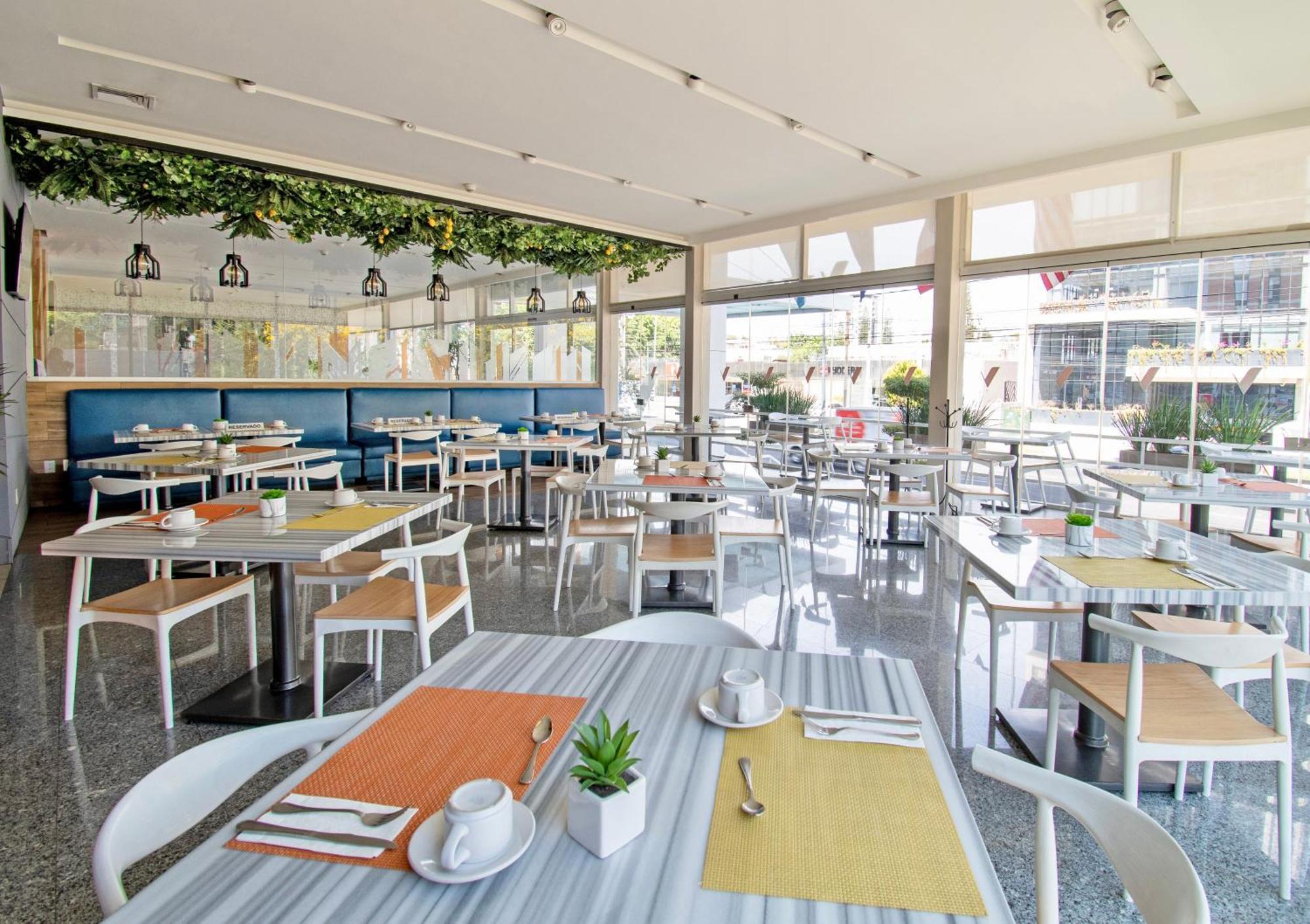 Hotel Velvet Plaza Γκουανταλαχάρα Εξωτερικό φωτογραφία