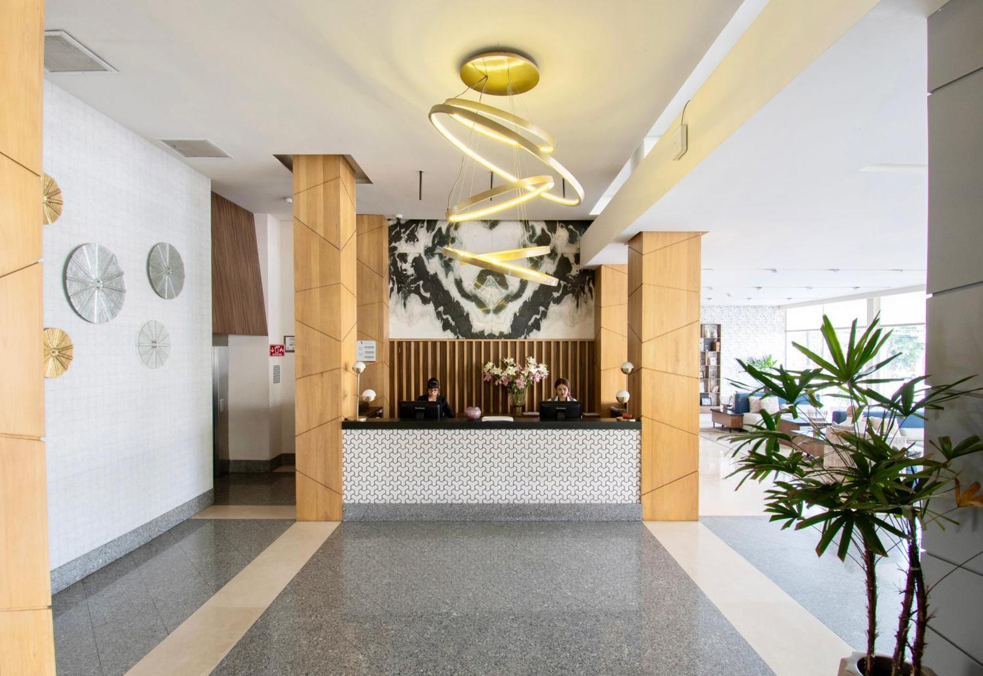 Hotel Velvet Plaza Γκουανταλαχάρα Εξωτερικό φωτογραφία
