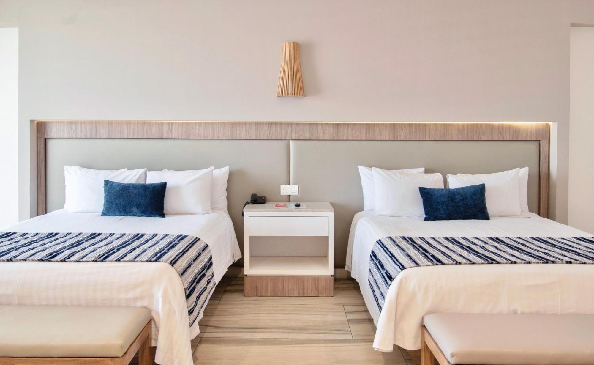 Hotel Velvet Plaza Γκουανταλαχάρα Εξωτερικό φωτογραφία