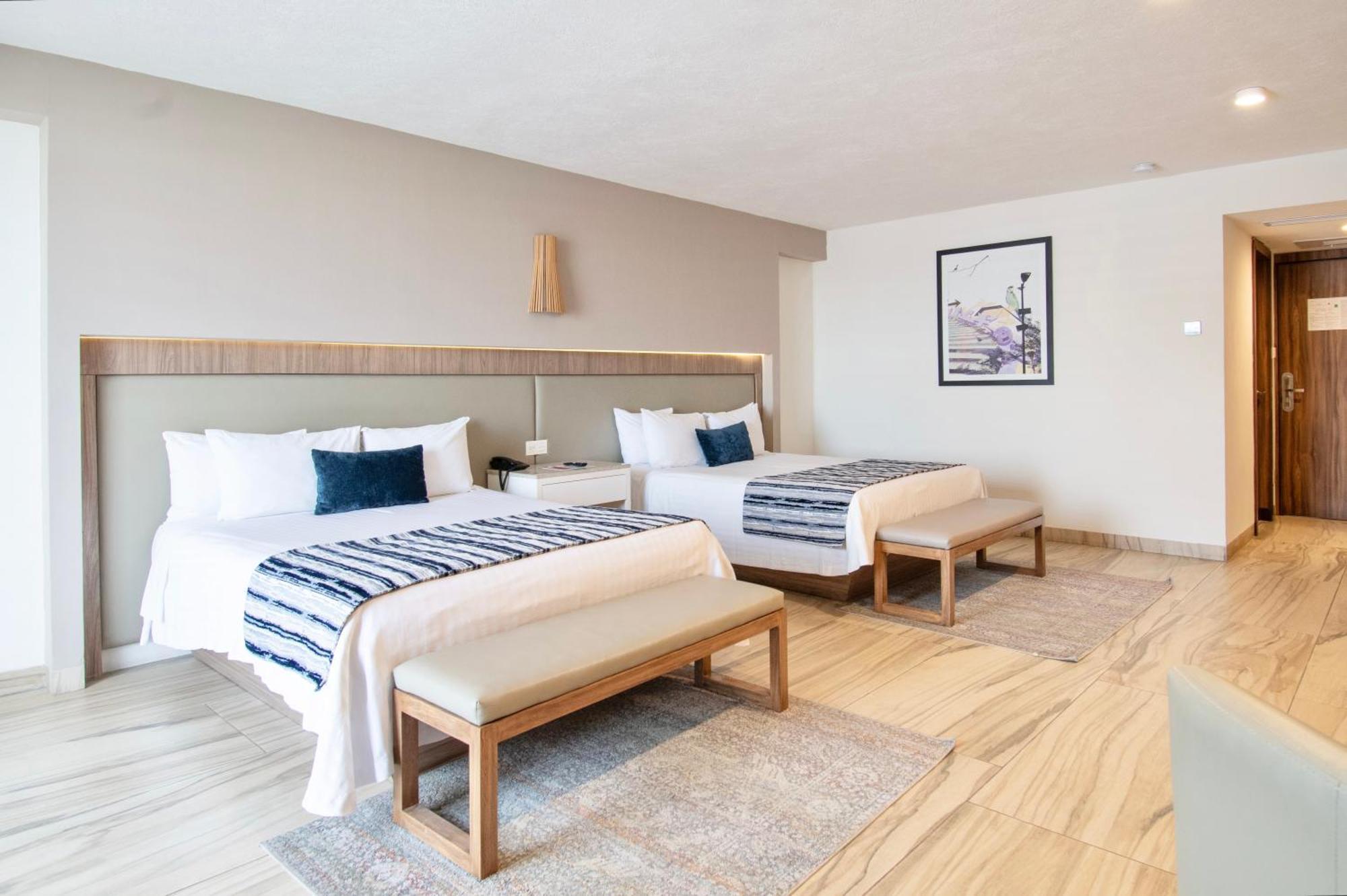 Hotel Velvet Plaza Γκουανταλαχάρα Εξωτερικό φωτογραφία