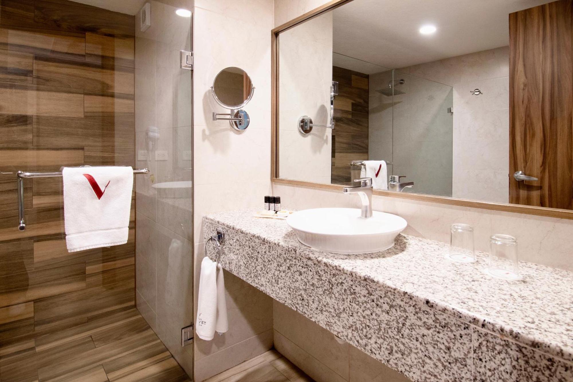 Hotel Velvet Plaza Γκουανταλαχάρα Εξωτερικό φωτογραφία