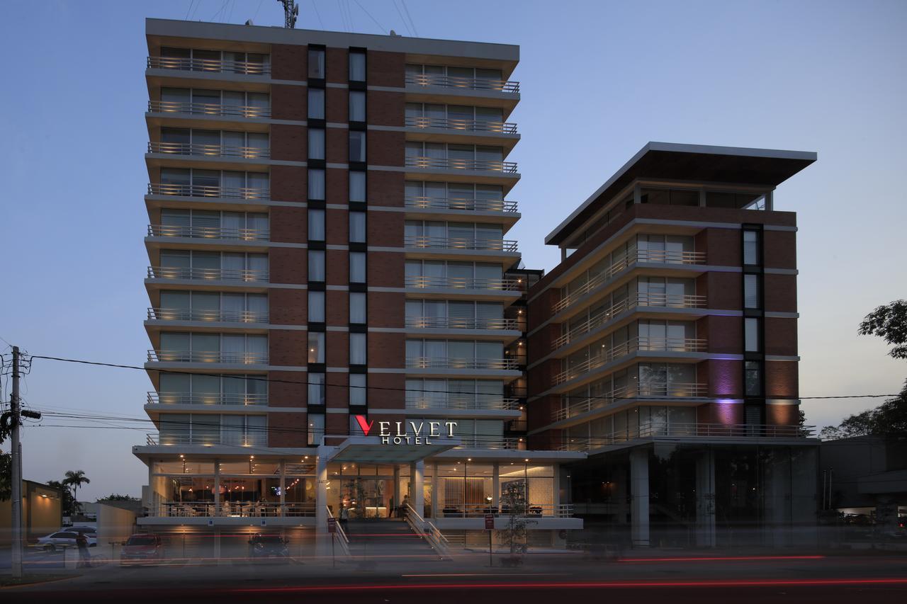 Hotel Velvet Plaza Γκουανταλαχάρα Εξωτερικό φωτογραφία
